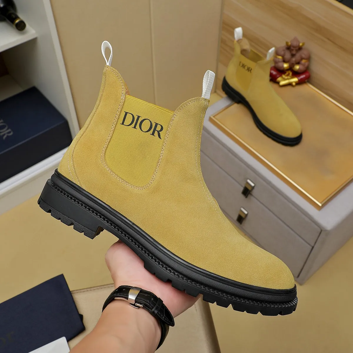 Ex-factory price: 480⌚️⌚️"Dior" Gaobang short boots⚠️⚠️Top purchasing agent🔍🔍Men's 2023HK counters are on sale simultaneously. Sole: The original sole is specially provided by the original factory. The exclusive movable molded sole is super comfortable. The original factory and the single product are handmade🔍🔍. The details determine the quality. We only make shoes with care. You can enter and exit the counter at will. Welcome to compare. 🇮🇹Size: 38-444️⃣Colors available